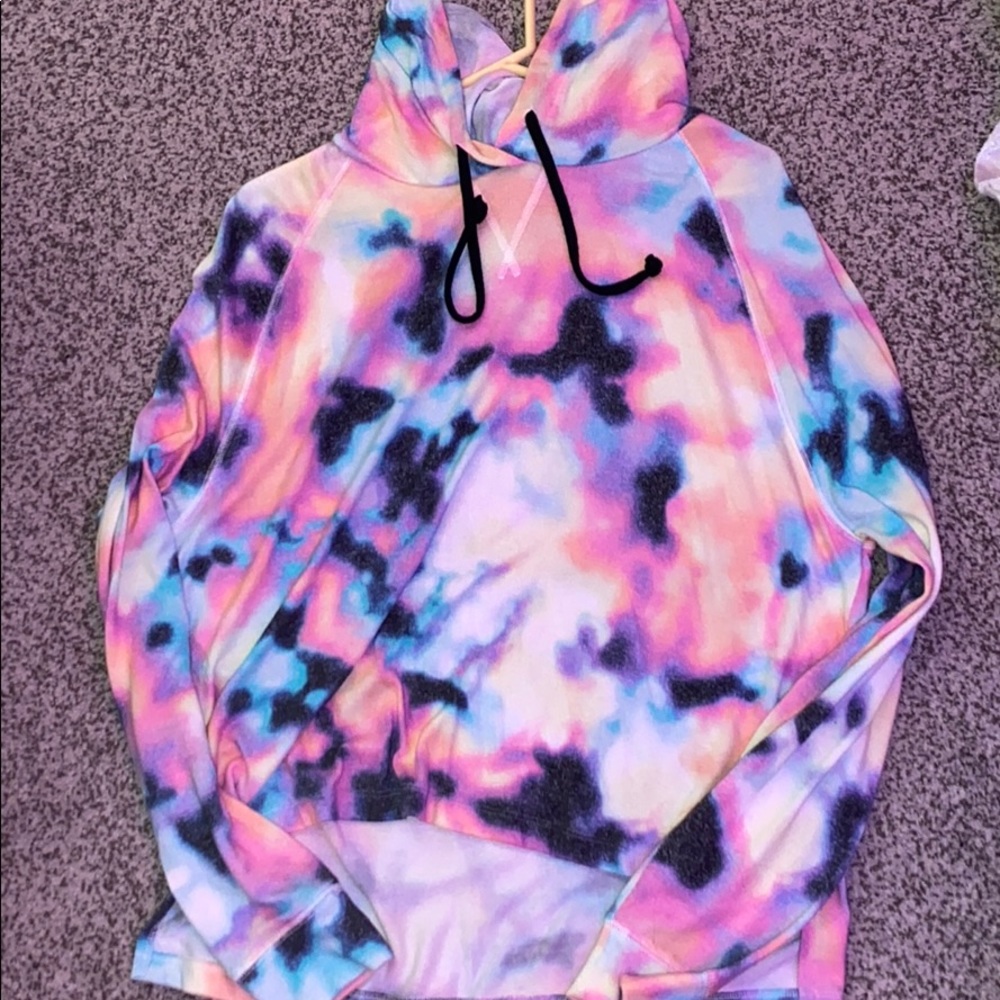 Tie-dye long sleeve tee
